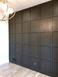 wood accent wall grid pattern sierlijsten muur vierkant